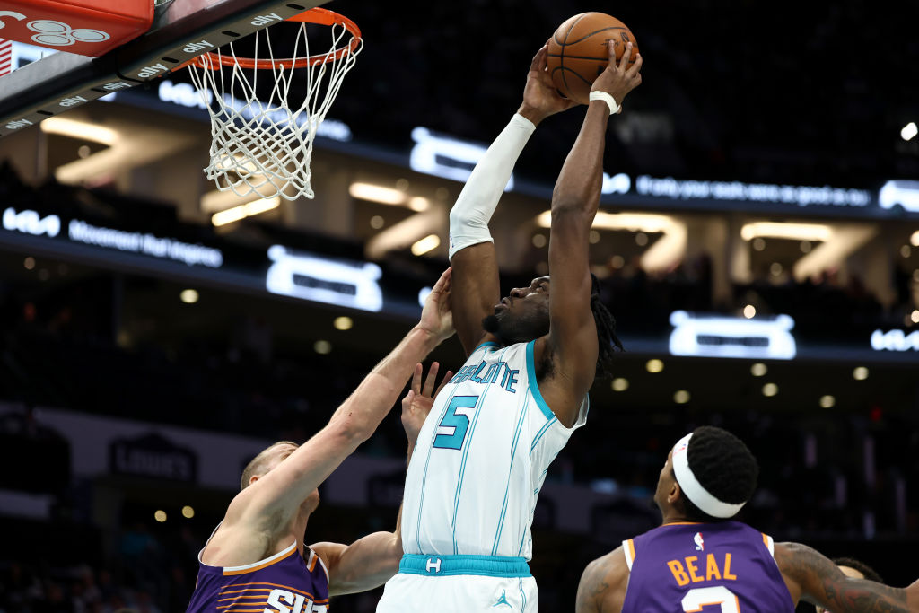 Phoenix Suns v Charlotte Hornets